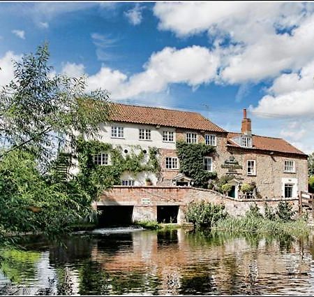 Отель Sculthorpe Mill Факенхем Экстерьер фото