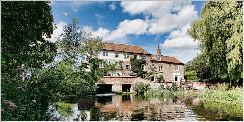 Отель Sculthorpe Mill Факенхем Экстерьер фото