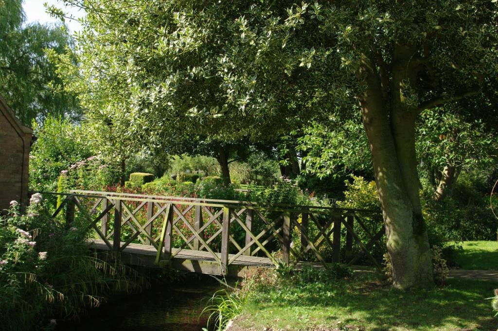 Отель Sculthorpe Mill Факенхем Экстерьер фото